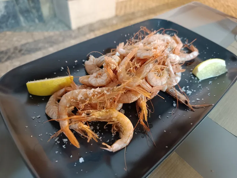 Gambas grelhadas com sal e limão